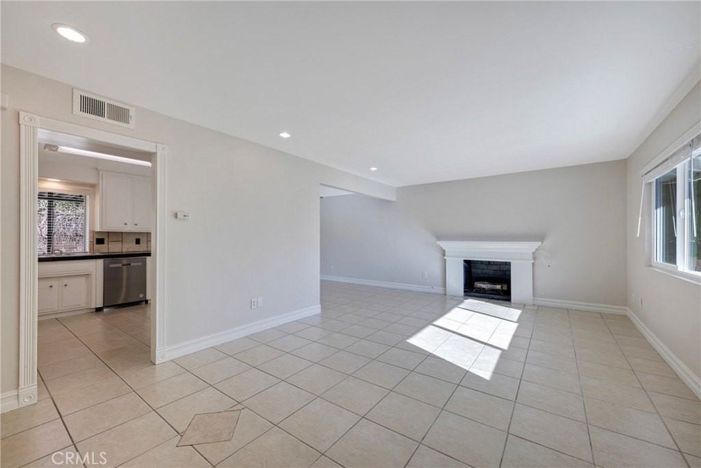 5153 Merrill Ave - Photo 7 of 31