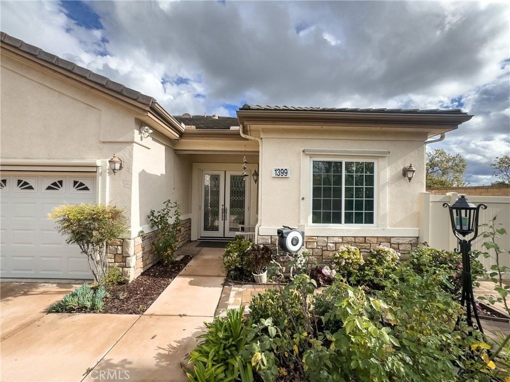 1399 Cordova Ct - Photo 3 of 27