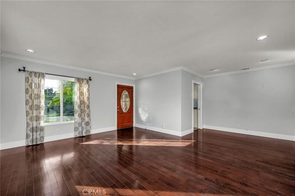 21402 Mildred Ave - Photo 2 of 10