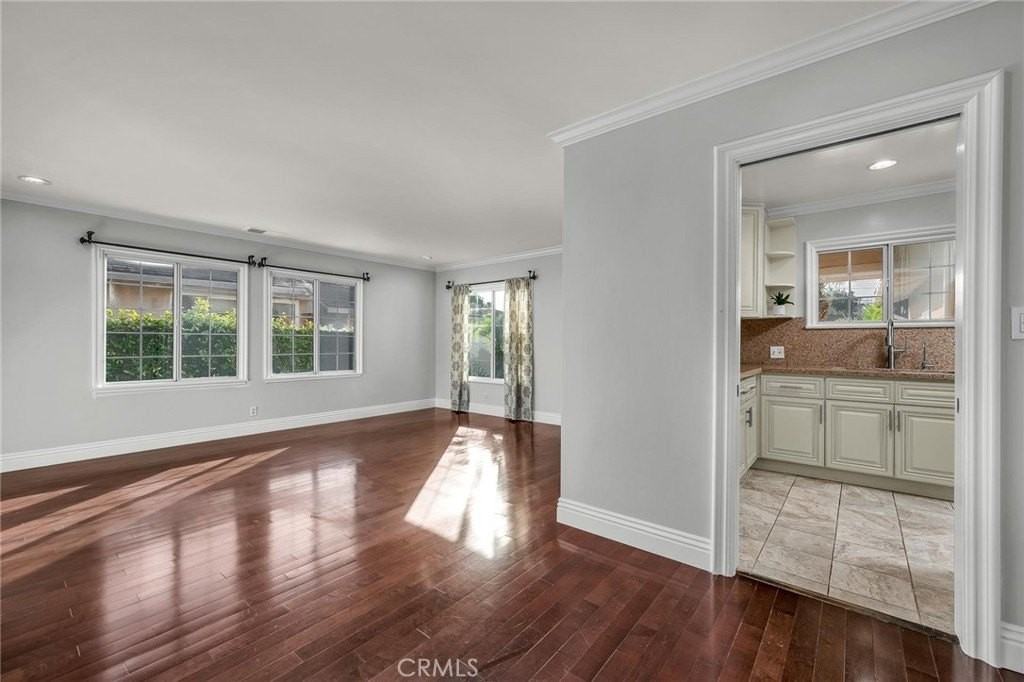 21402 Mildred Ave - Photo 3 of 10