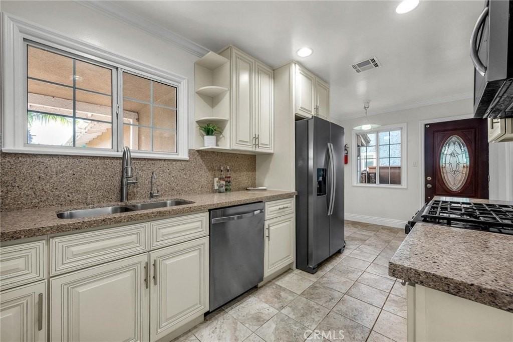 21402 Mildred Ave - Photo 4 of 10