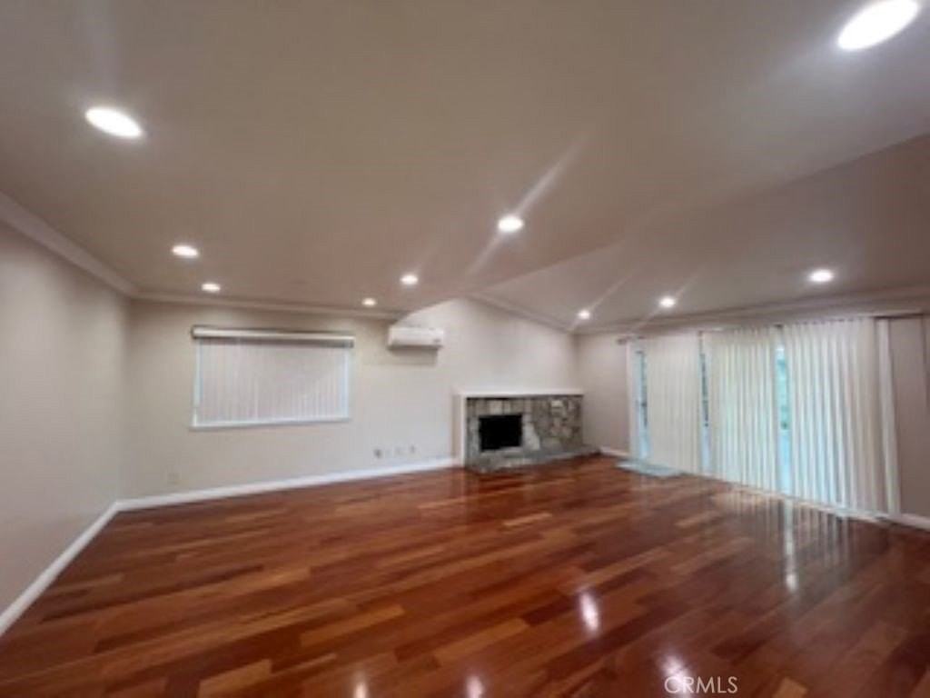 867 N 16th St - Photo 3 of 28