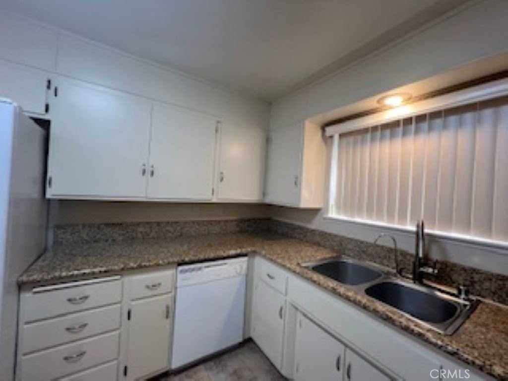 867 N 16th St - Photo 6 of 28