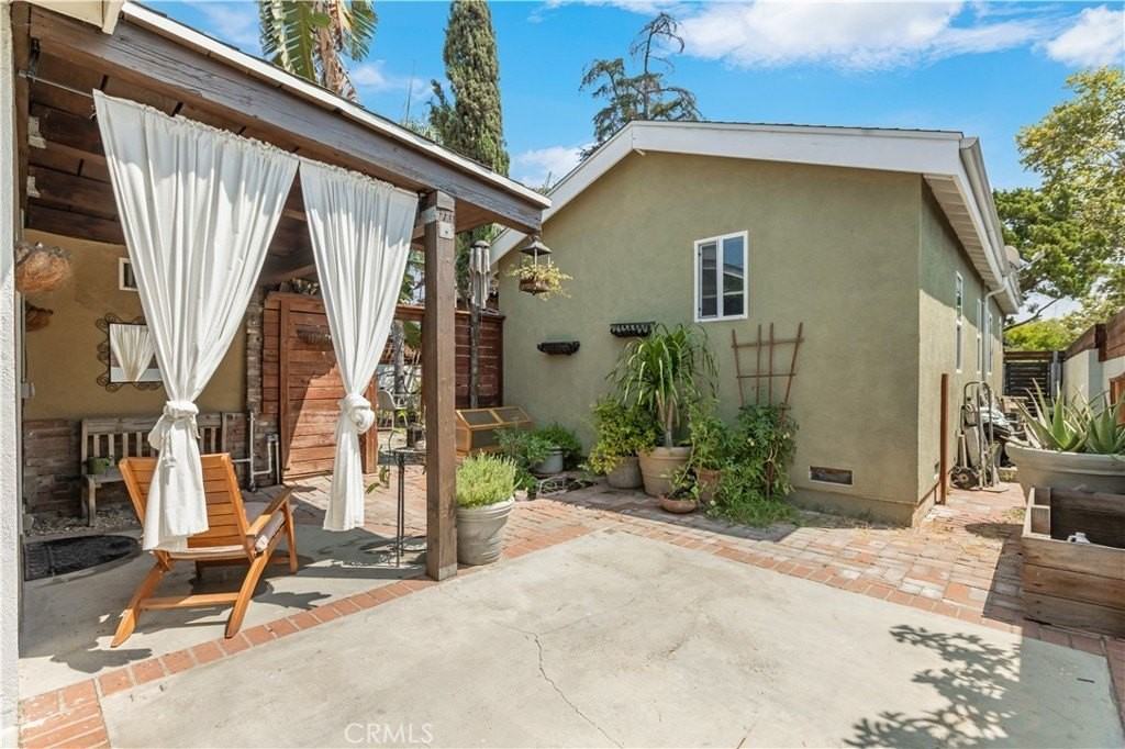 6221 Agnes Ave - Photo 7 of 35