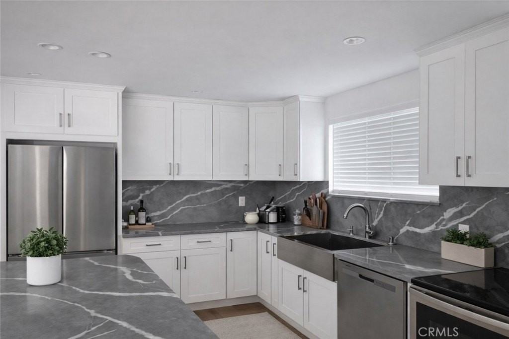 22827 Calvert St #1-2 - Photo 5 of 8