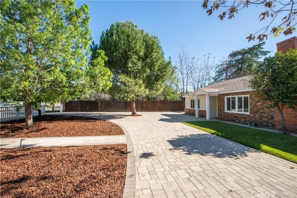 17326 Chase St - Photo 3 of 33