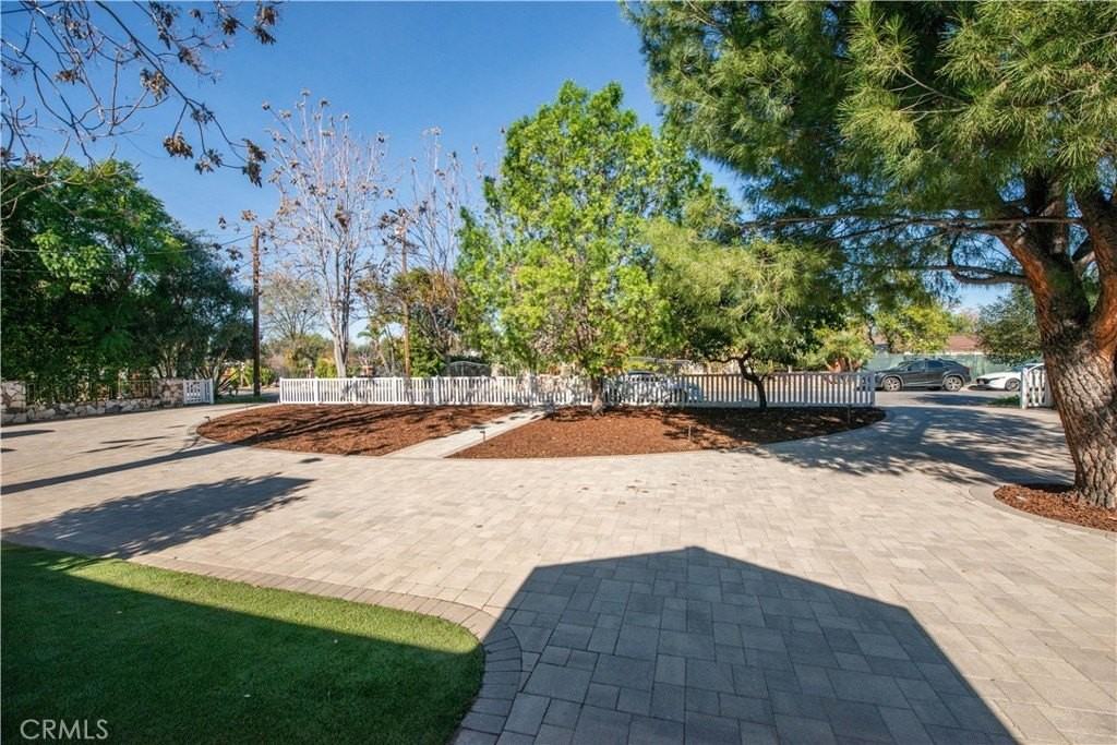 17326 Chase St - Photo 4 of 33