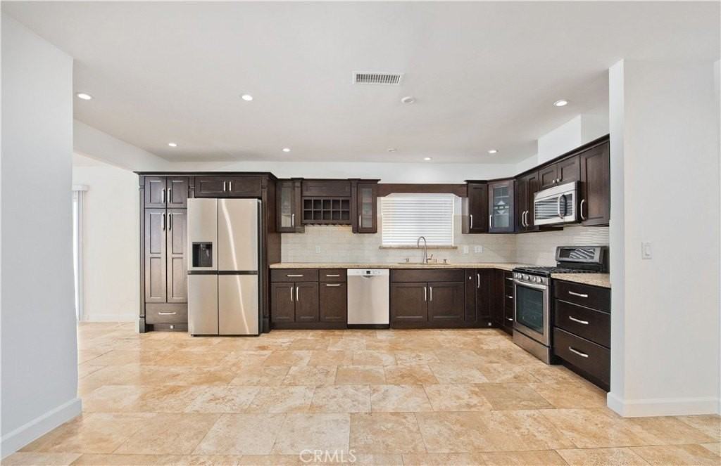 17326 Chase St - Photo 6 of 33