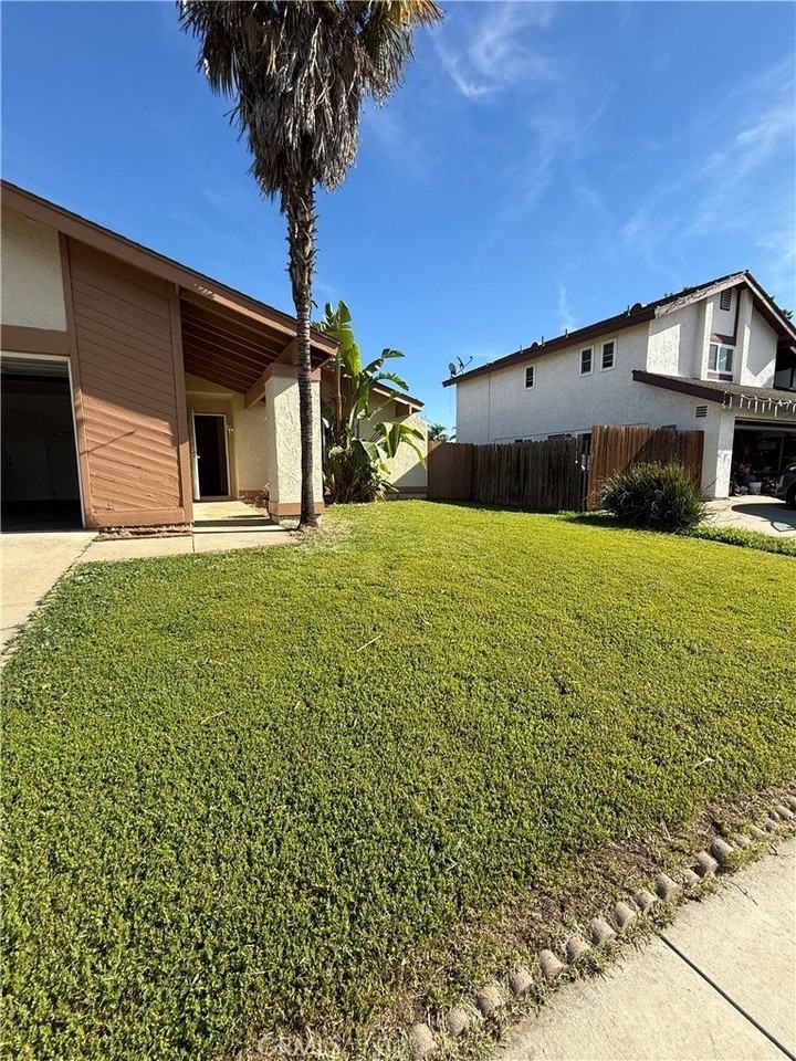 1256 Armstrong Cir - Photo 5 of 33