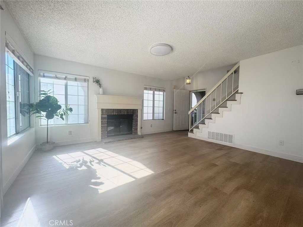 6589 Salem Ct - Photo 3 of 20