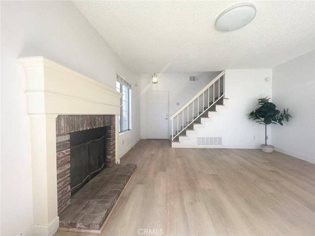 6589 Salem Ct - Photo 4 of 20