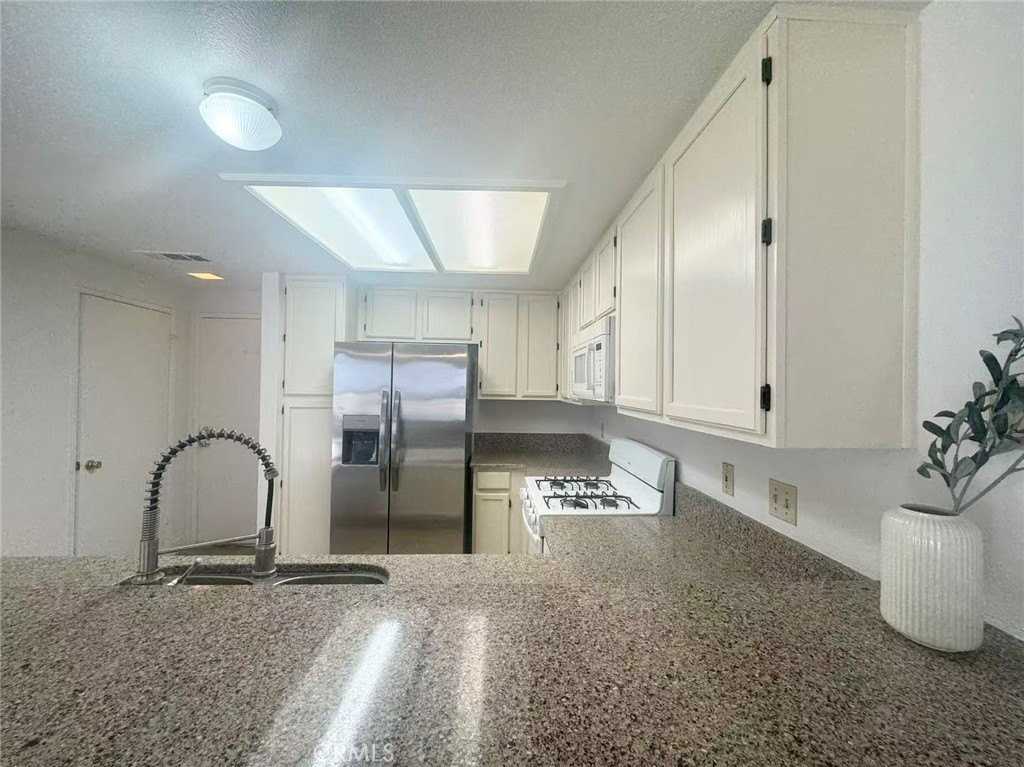 6589 Salem Ct - Photo 7 of 20