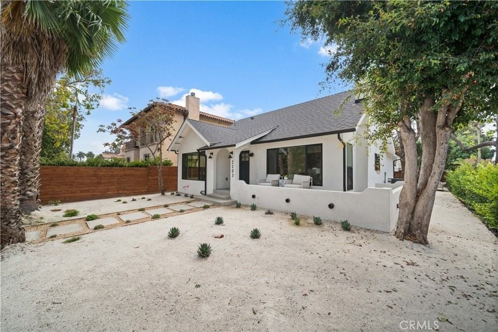 2203 Pelham Ave - Photo 3 of 50