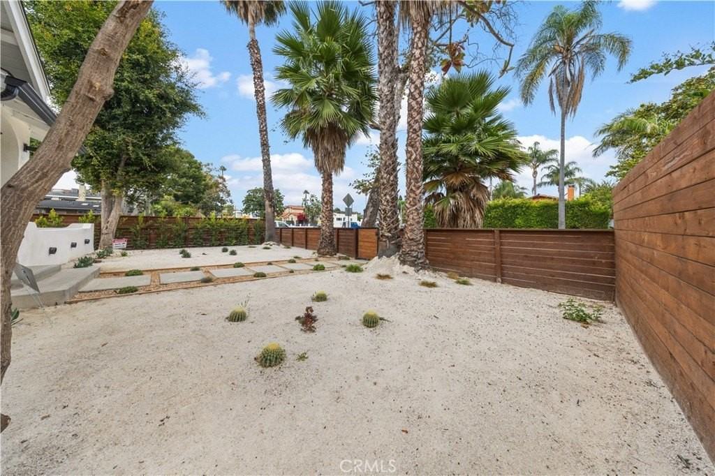 2203 Pelham Ave - Photo 6 of 50