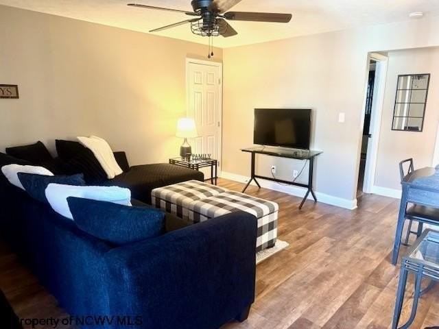 8201 Mountain View Mnr - Photo 3 of 12