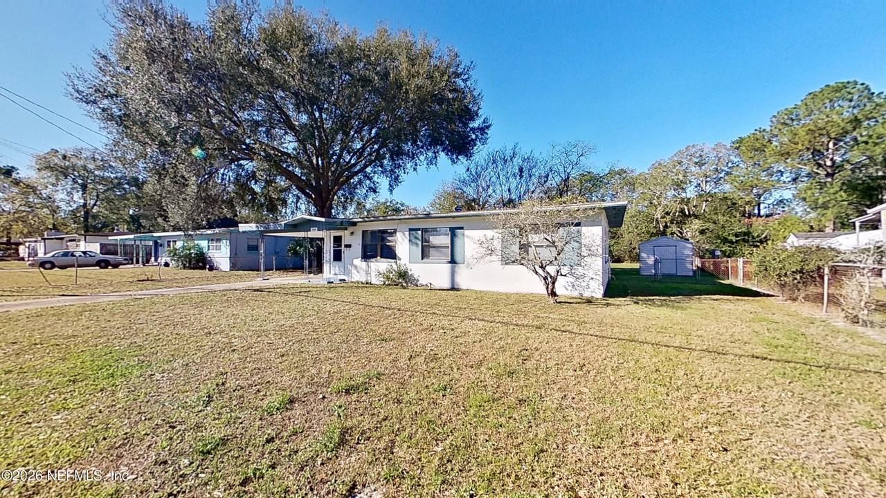 1728 Lawson Rd - Photo 2 of 30