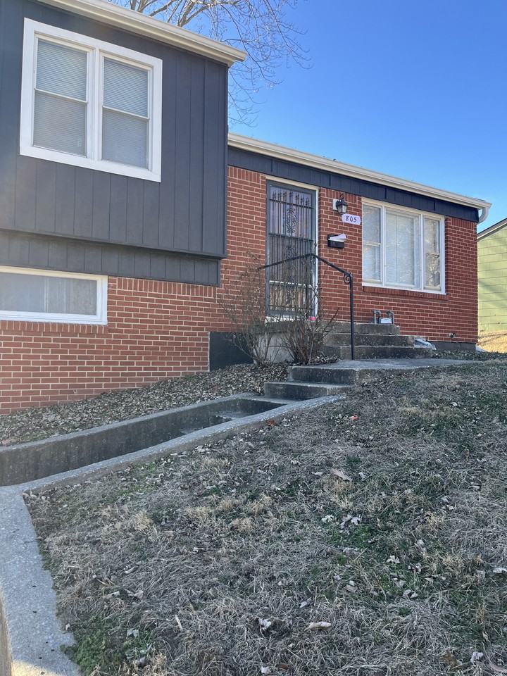 805 W 39th St N #1 - Photo 3 of 26