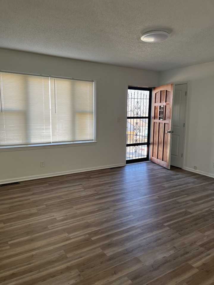 805 W 39th St N #1 - Photo 4 of 26