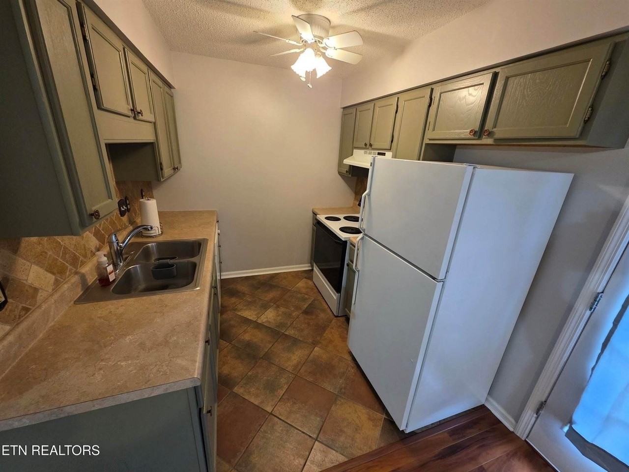 6505 Doe Creek Way - Photo 7 of 22