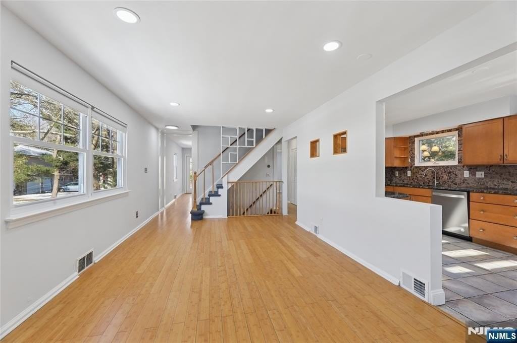 51 Day Ave - Photo 5 of 27