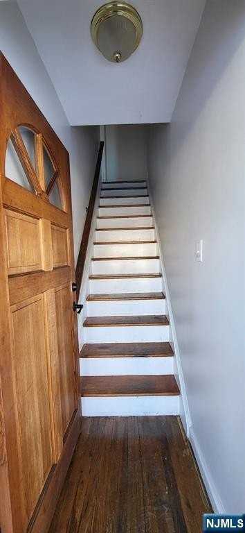 689 Godwin Ave - Photo 2 of 15