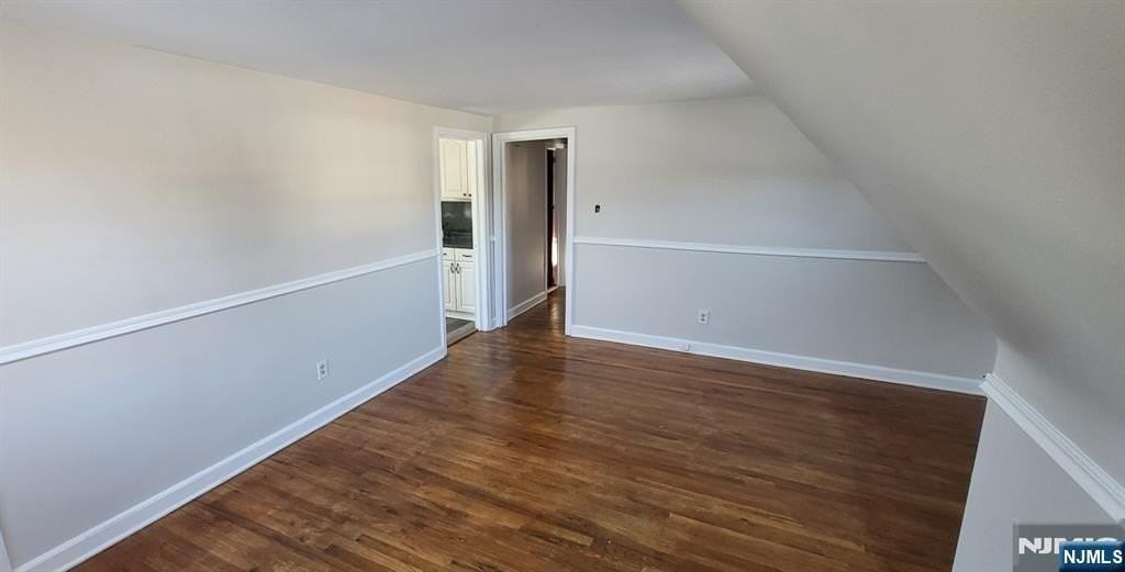 689 Godwin Ave - Photo 4 of 15