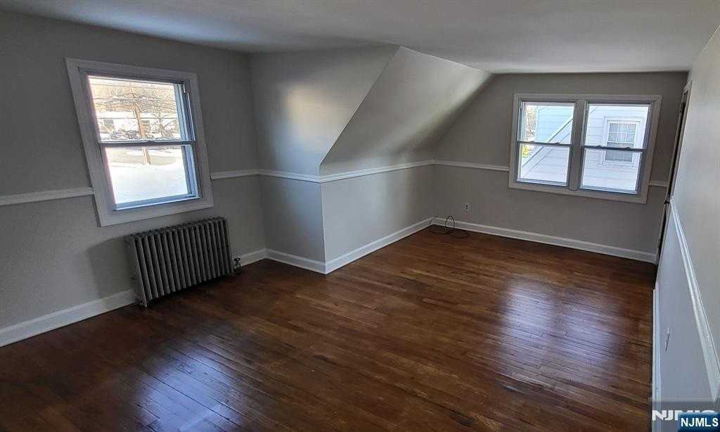 689 Godwin Ave - Photo 6 of 15