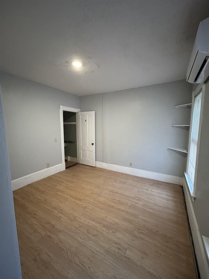 23 Pleasant St #B - Photo 4 of 17