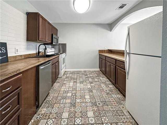 4631 Annette St - Photo 5 of 13