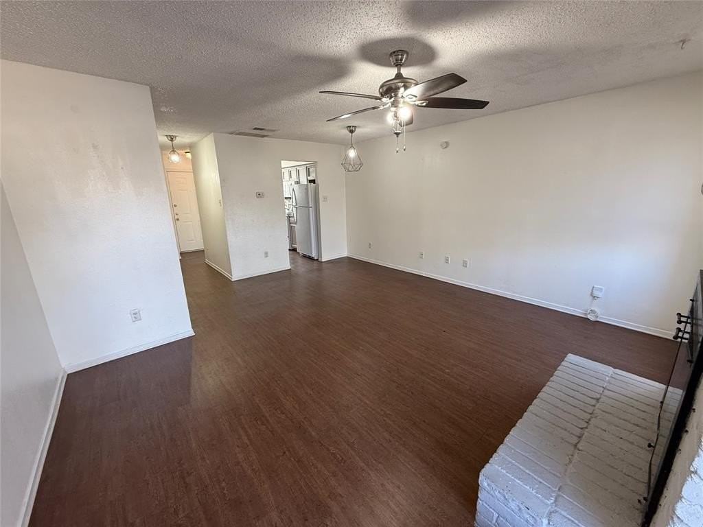 422 W 4th St - Photo 6 of 25