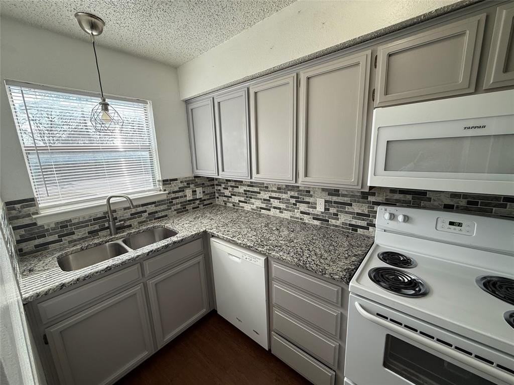 422 W 4th St - Photo 7 of 25