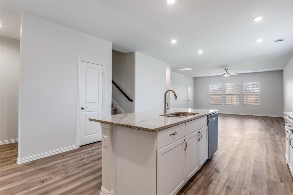 309 Mohan Dr - Photo 5 of 20