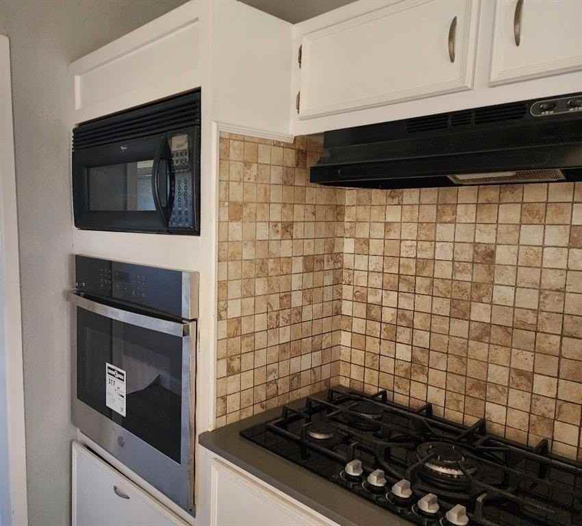 2058 Collins Ave - Photo 2 of 12