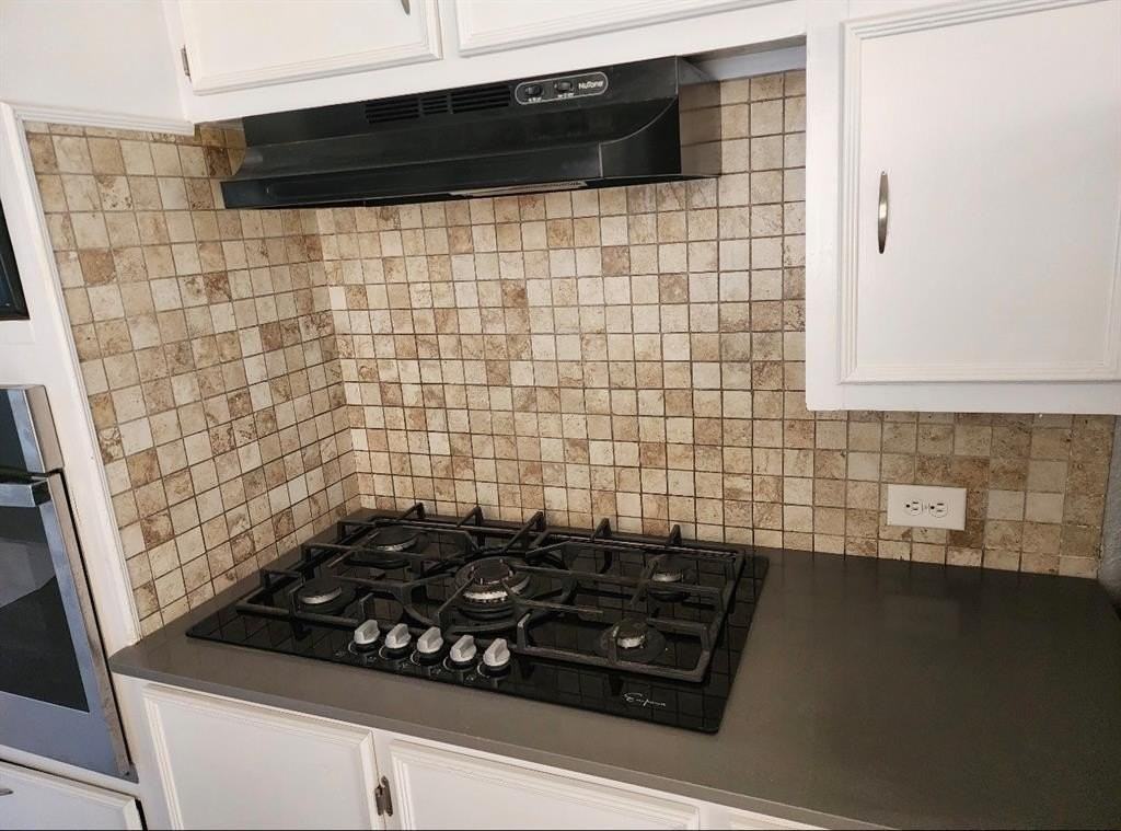 2058 Collins Ave - Photo 3 of 12