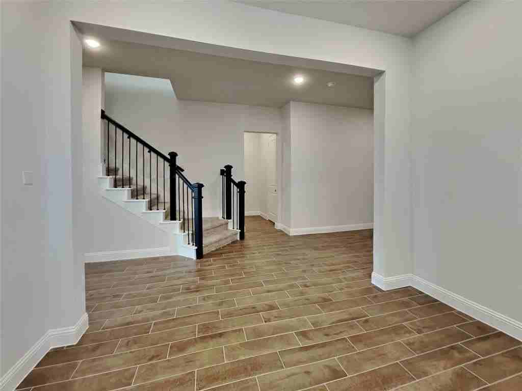 1032 Joseph Ct - Photo 3 of 33