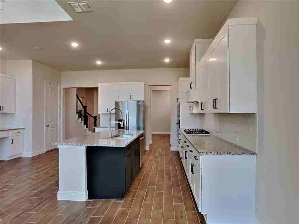 1032 Joseph Ct - Photo 6 of 33