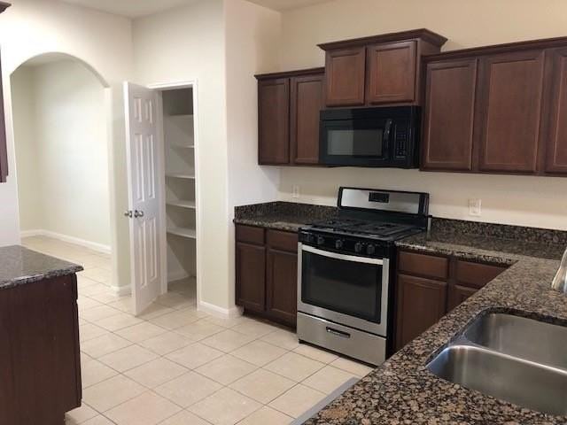 412 Riverbed Dr - Photo 6 of 10