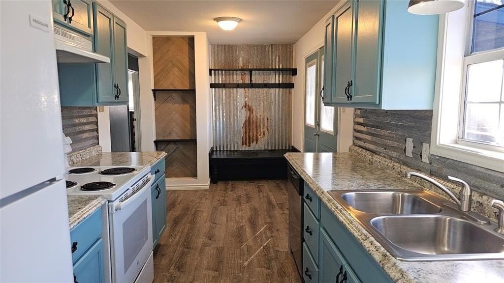 309 N Main - Photo 4 of 12