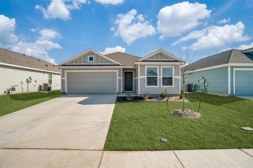 1201 Catclaw Rd - Photo 4 of 20