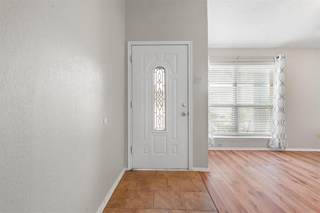 3018 Hilltop Dr - Photo 5 of 29