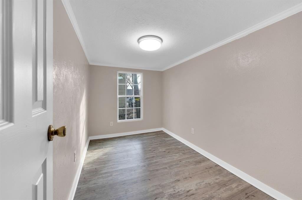 416 E Avenue F - Photo 7 of 14