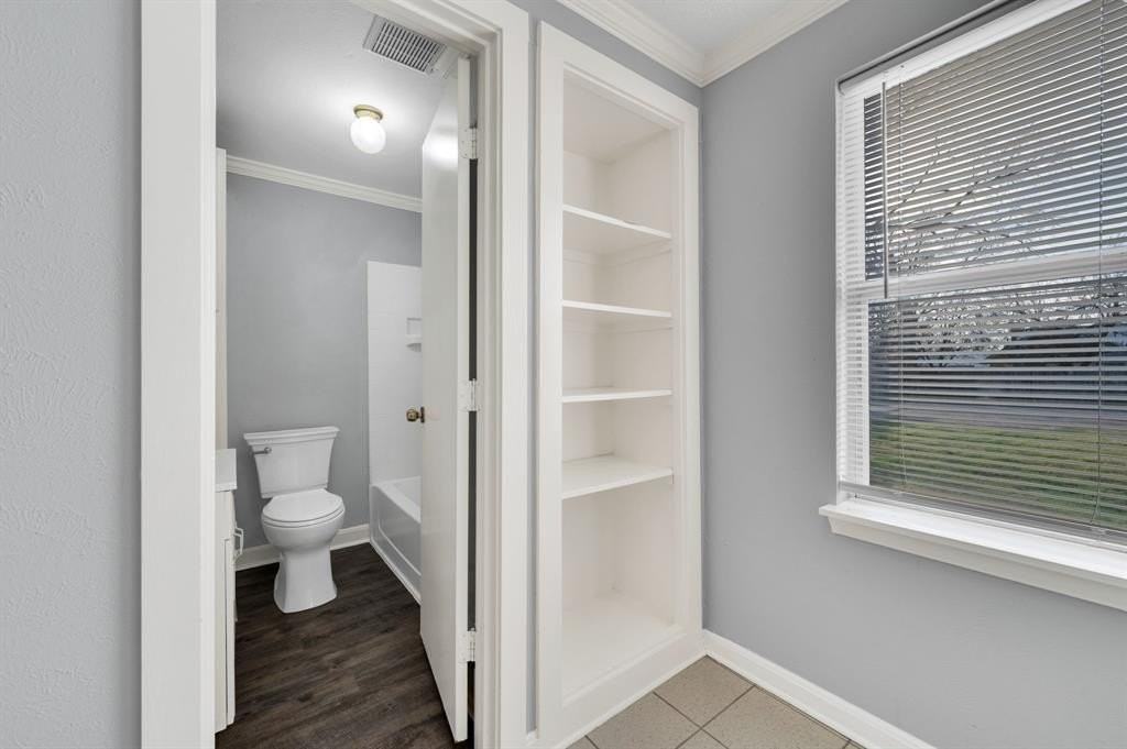 412 E Avenue F - Photo 5 of 12