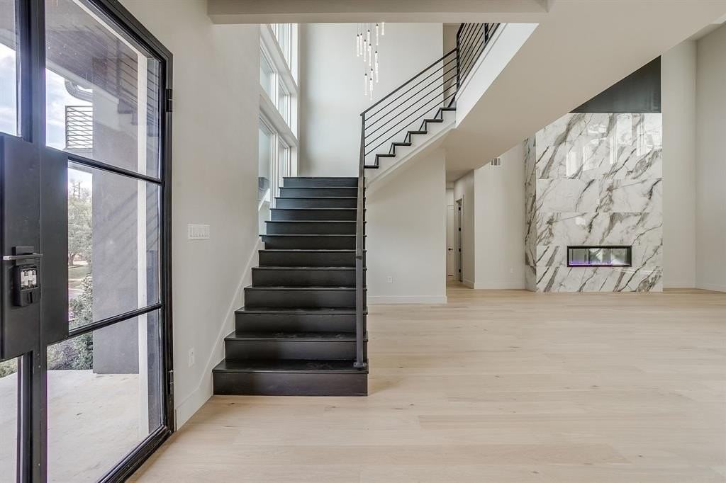 6301 Tiffany Oaks Ln - Photo 5 of 39