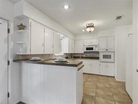 7022 Kingsbury Dr - Photo 1 of 1