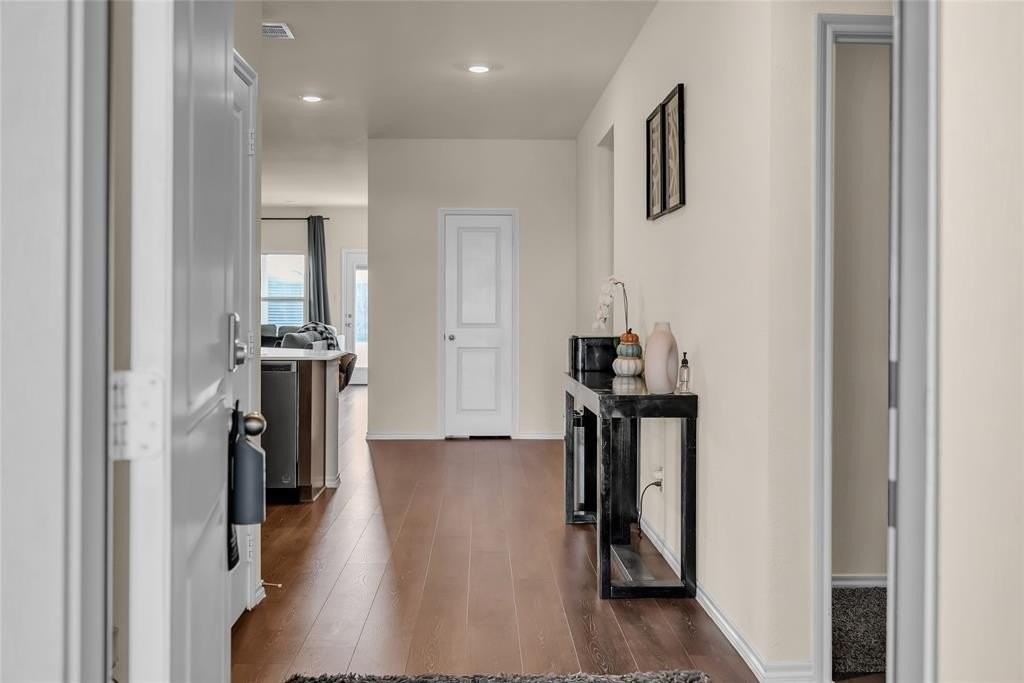 1924 Willow Creek Rd - Photo 5 of 33