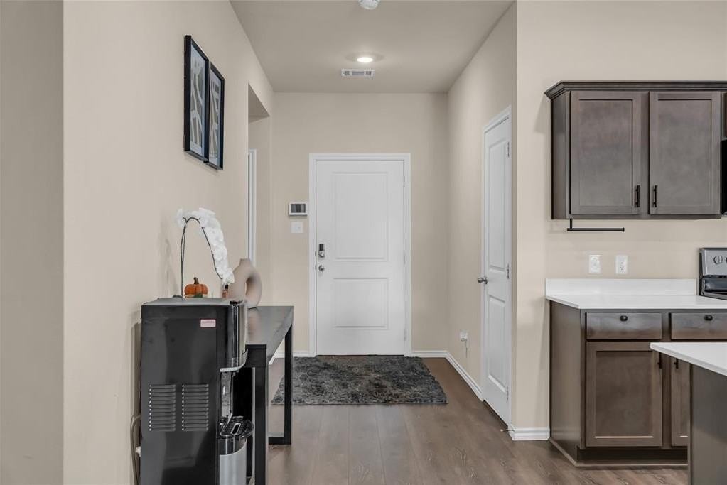 1924 Willow Creek Rd - Photo 6 of 33