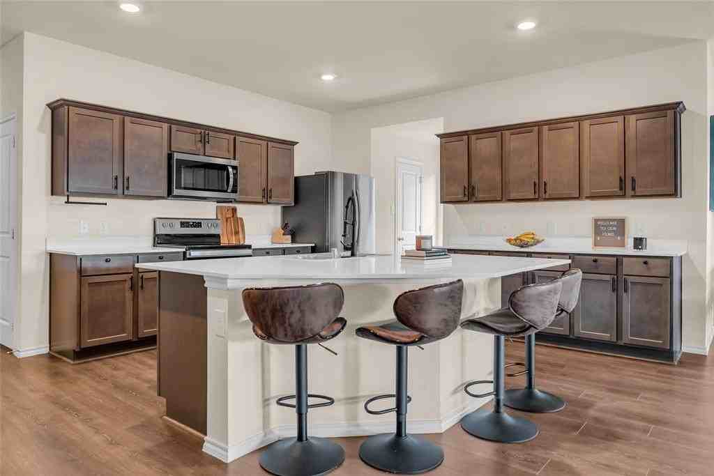 1924 Willow Creek Rd - Photo 7 of 33