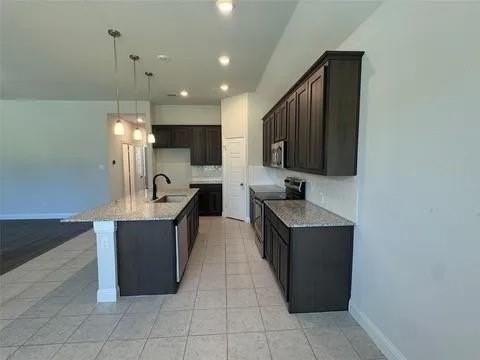 1433 Eagle Nest Dr - Photo 3 of 36