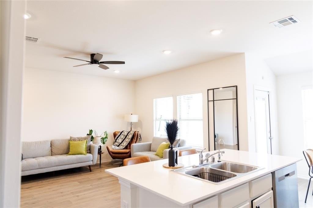 6505 Waterfall Ln - Photo 7 of 35