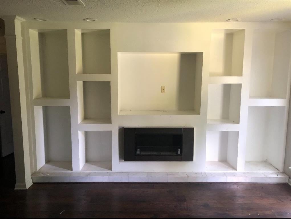 8132 Hobbs Dr - Photo 2 of 9